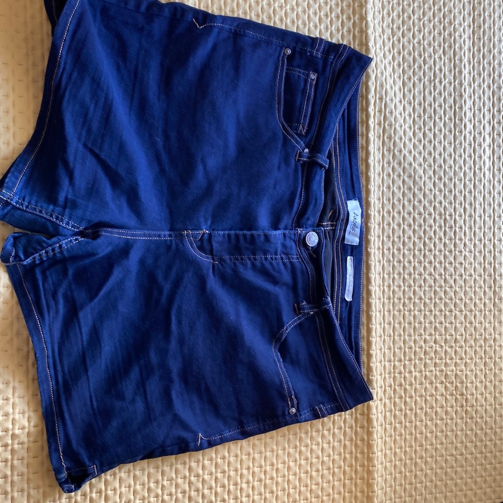 16w stretchy summer shorts!
